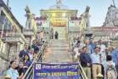 स्थापना दिवस की पूर्व संध्या पर दीप जलाए